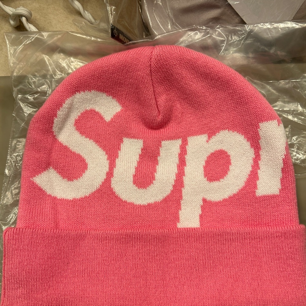 NEW Supreme beanie pink